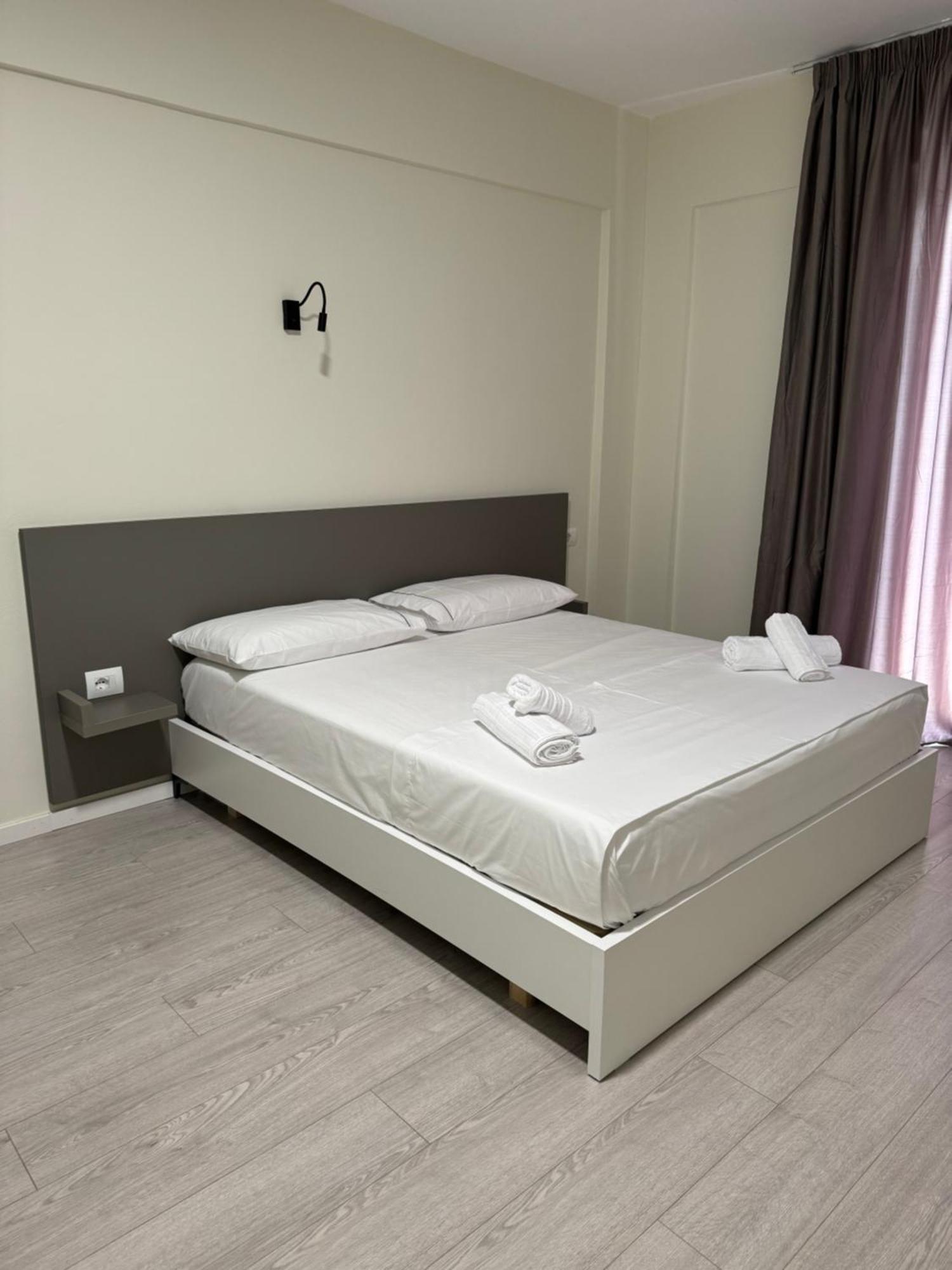 Meraki Hotel Sarandë Exterior foto